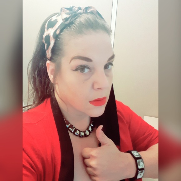 Meet your Posher, Sharon - Picture 3 of 5